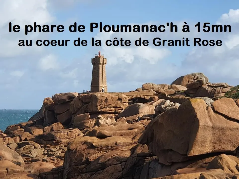 Phare de Ploumanac'h sur la Côte de Granit Rose